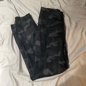 Black camo yogalicious leggings